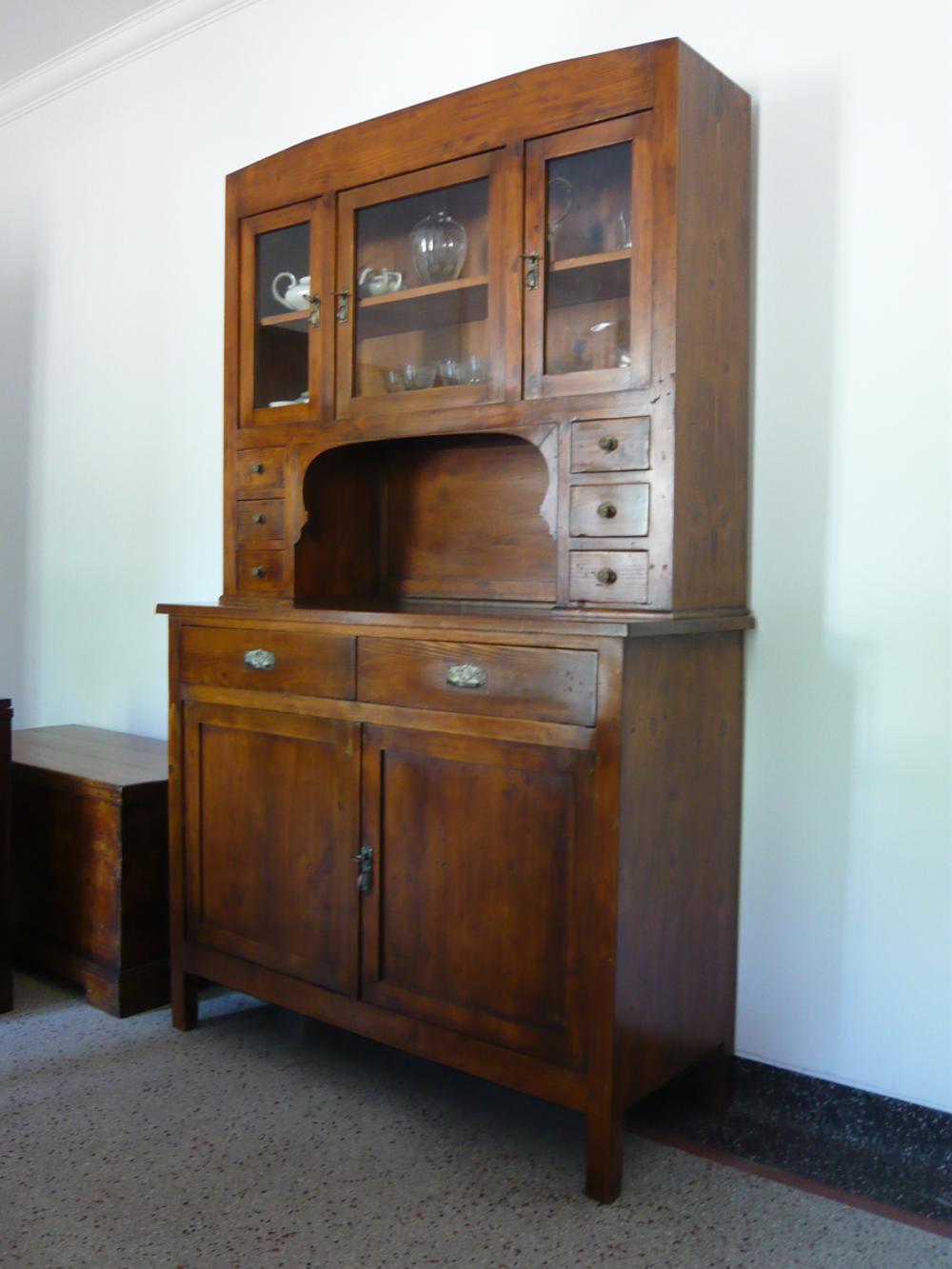 Credenza antica